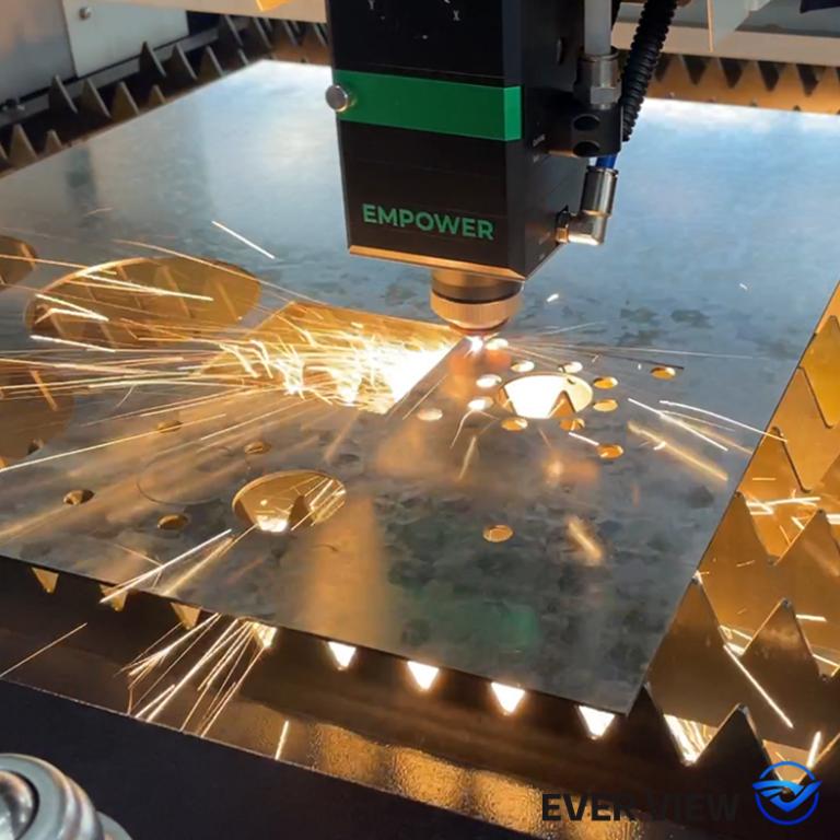 レーザー切断機が高精度加工を実現する仕組み：EVER VIEW Machineryは、主要なプロセスポイントを分解します。
